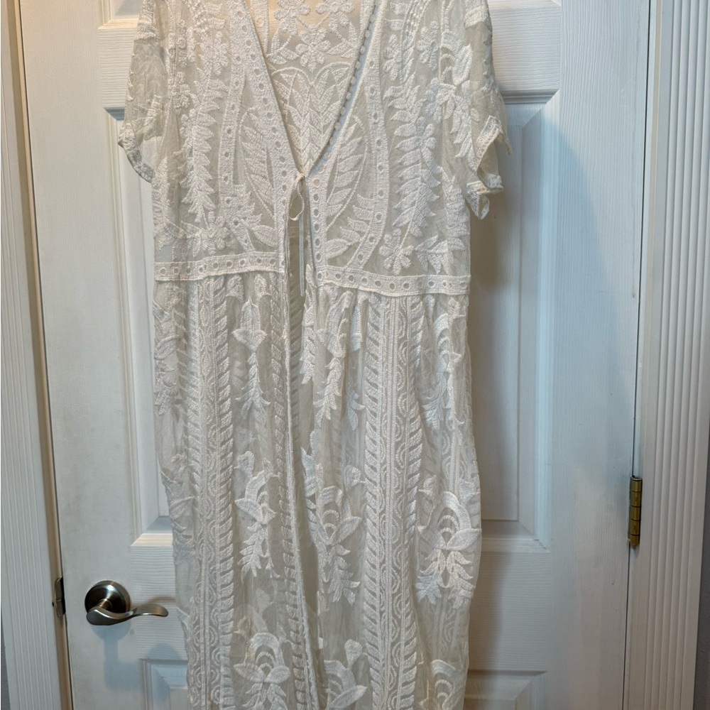 Papillon Ivory Lace overlay